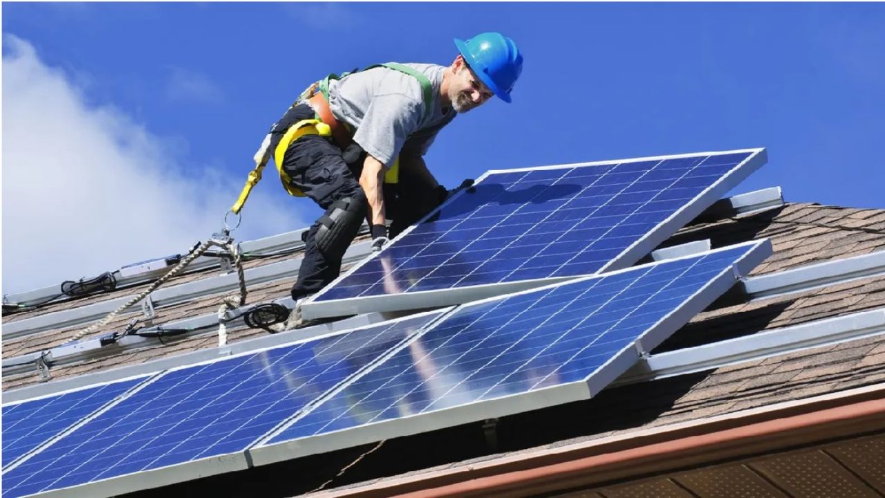 The Benefits of Solar Roofing for Sustainable Living